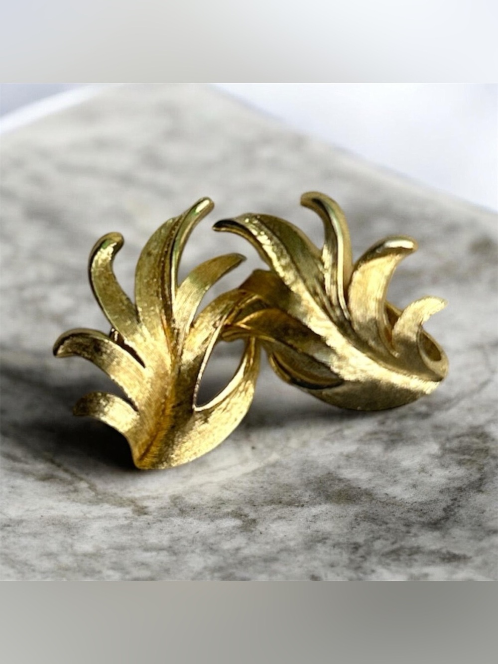 Vintage Crown Trifari Brushed Gold Leaf Clip On Earrings Textured Feather